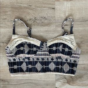 Vintage feel crop top!